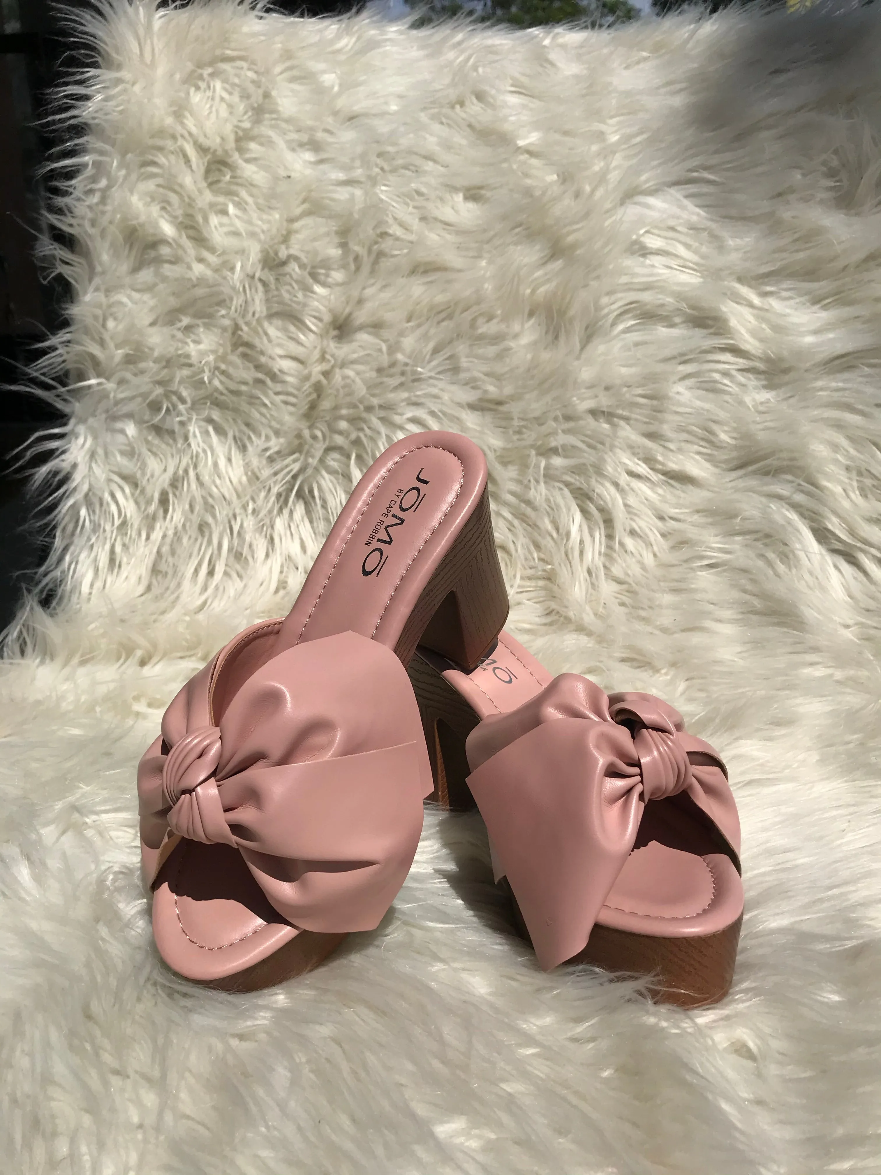 Blushing Bow Platforms