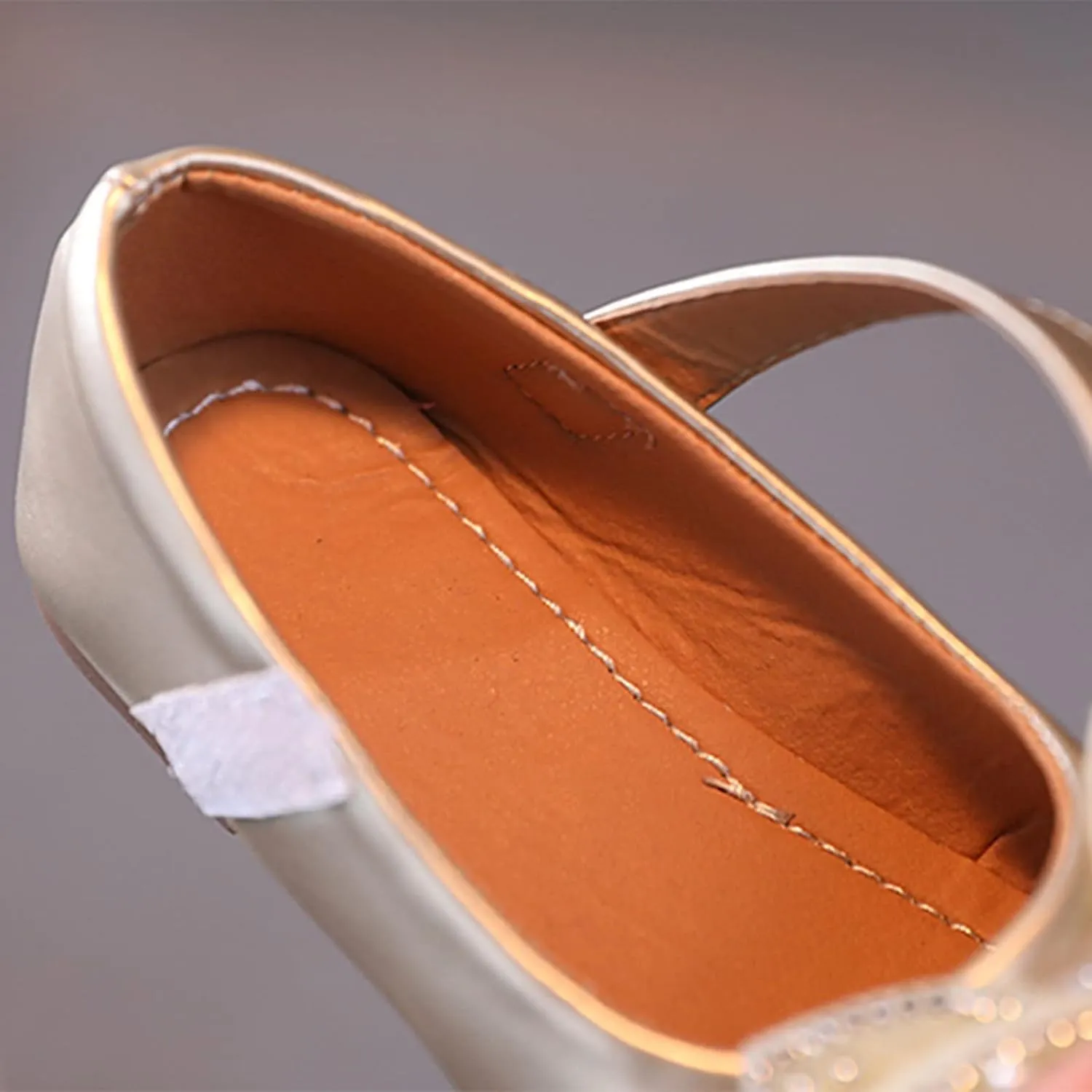 EnJoCho Baby Wedding Shoes Summer And Autumn Fashion Girls Casual Shoes Bow Pearls Flat Bottom Dress Shoes Hook Loop