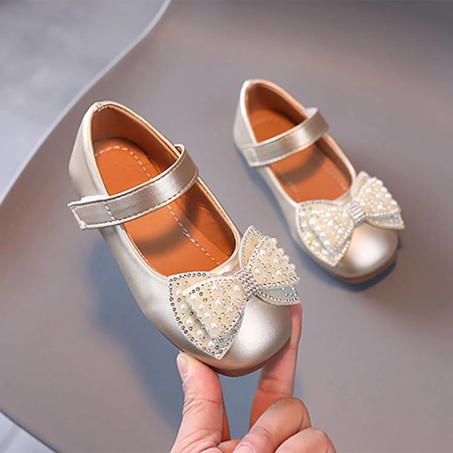 EnJoCho Baby Wedding Shoes Summer And Autumn Fashion Girls Casual Shoes Bow Pearls Flat Bottom Dress Shoes Hook Loop