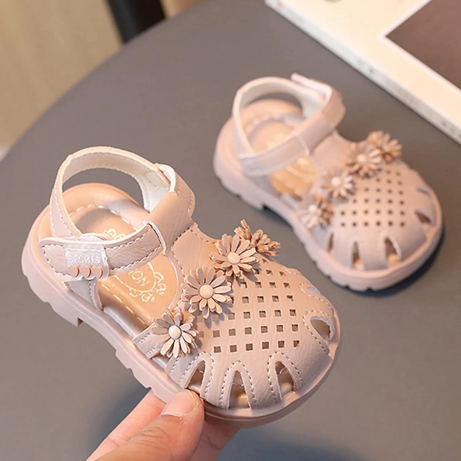 Kids Closed Toe Flower Sandals With Strap Rubber Sole ow Heels Soft Beach Shoes Toddler Summer Outdoor Pool Loafers