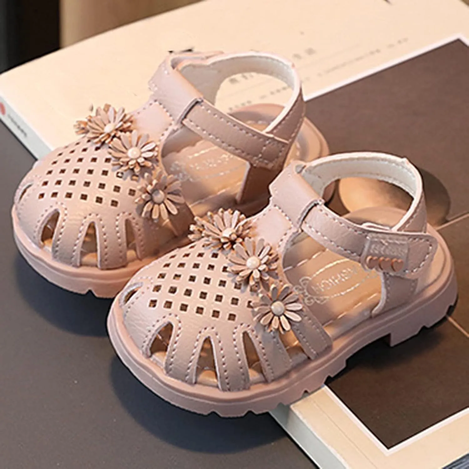 Kids Closed Toe Flower Sandals With Strap Rubber Sole ow Heels Soft Beach Shoes Toddler Summer Outdoor Pool Loafers